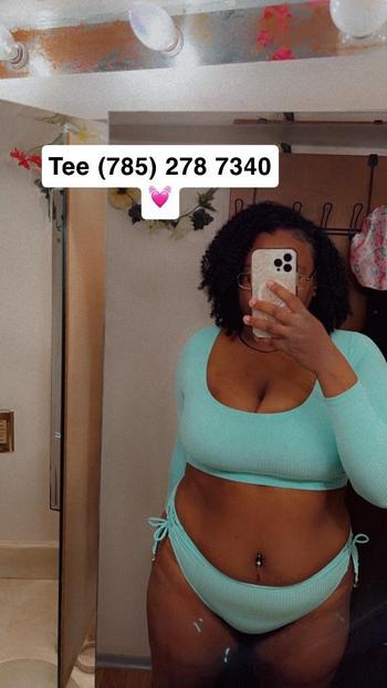 Tee, 25  female escort, Wichita